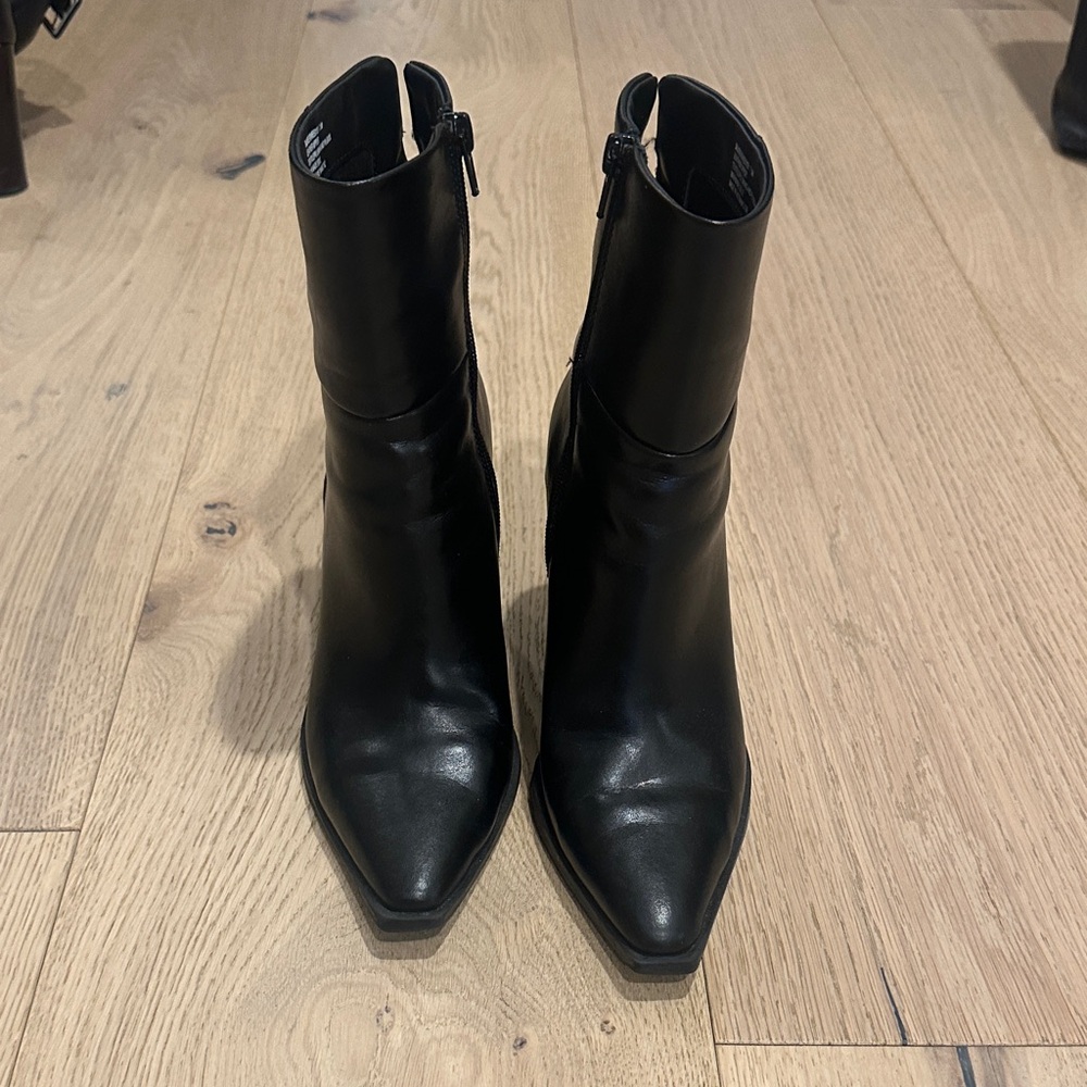 Steve Madden Black Pointed Toe Leather Ankle Boots - Picture 2 of 6